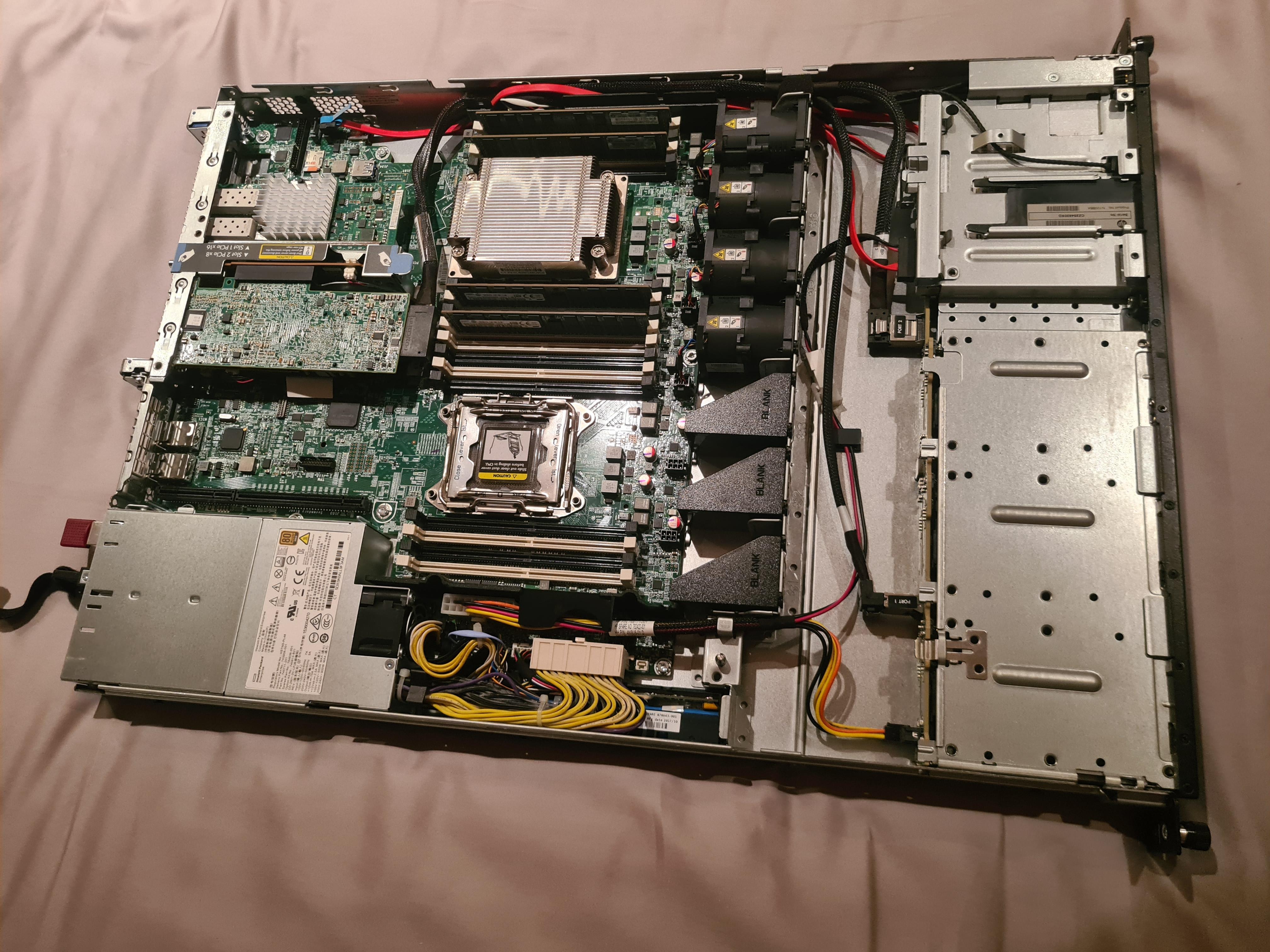 HP ProLiant DL160 G6 1U 2x Xeon Quad Core L5520 2.26GHz NO HDD 4xTRAYS 72GB DDR3