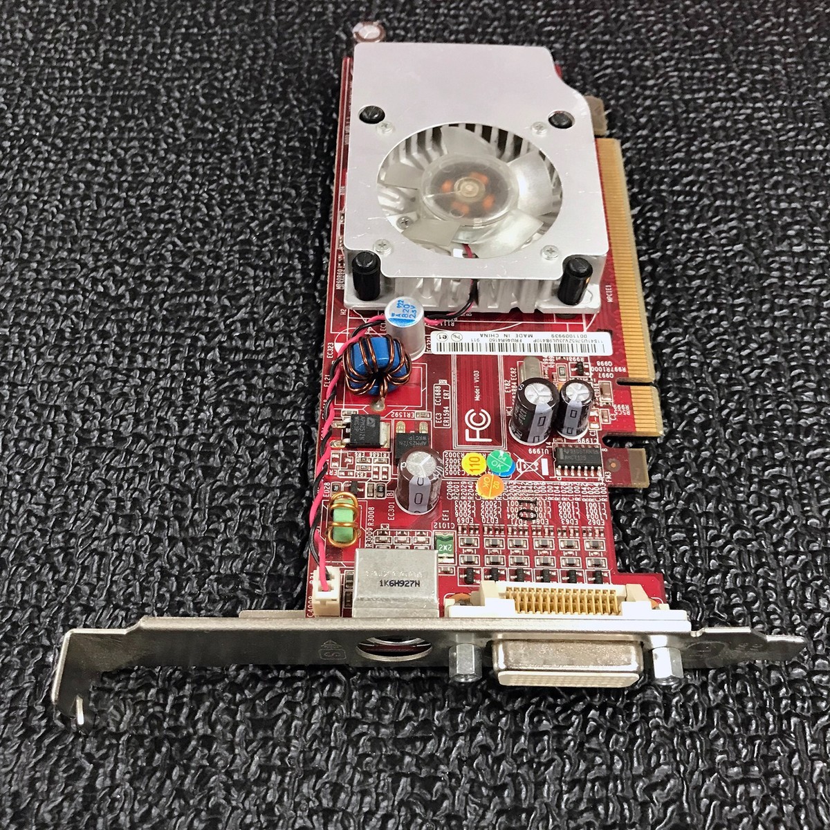 ATI Radeon HD 2400XT 256MB PCI-e DMS-59 Video Card 46R4160 00110