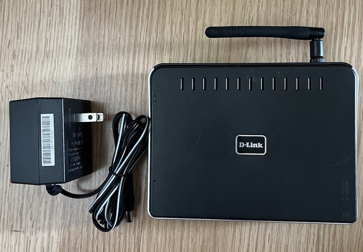 D-Link WBR-1310 4-Ports External Switch w Adapter =